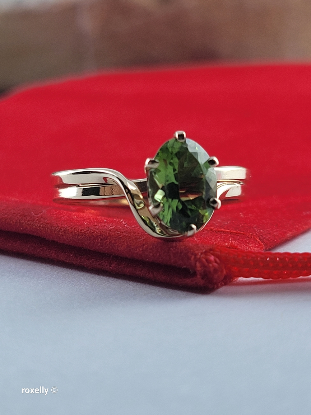 14K Yellow Gold Peridot Cocktail Ring Size 6 - Solid Gold! 👌🎁